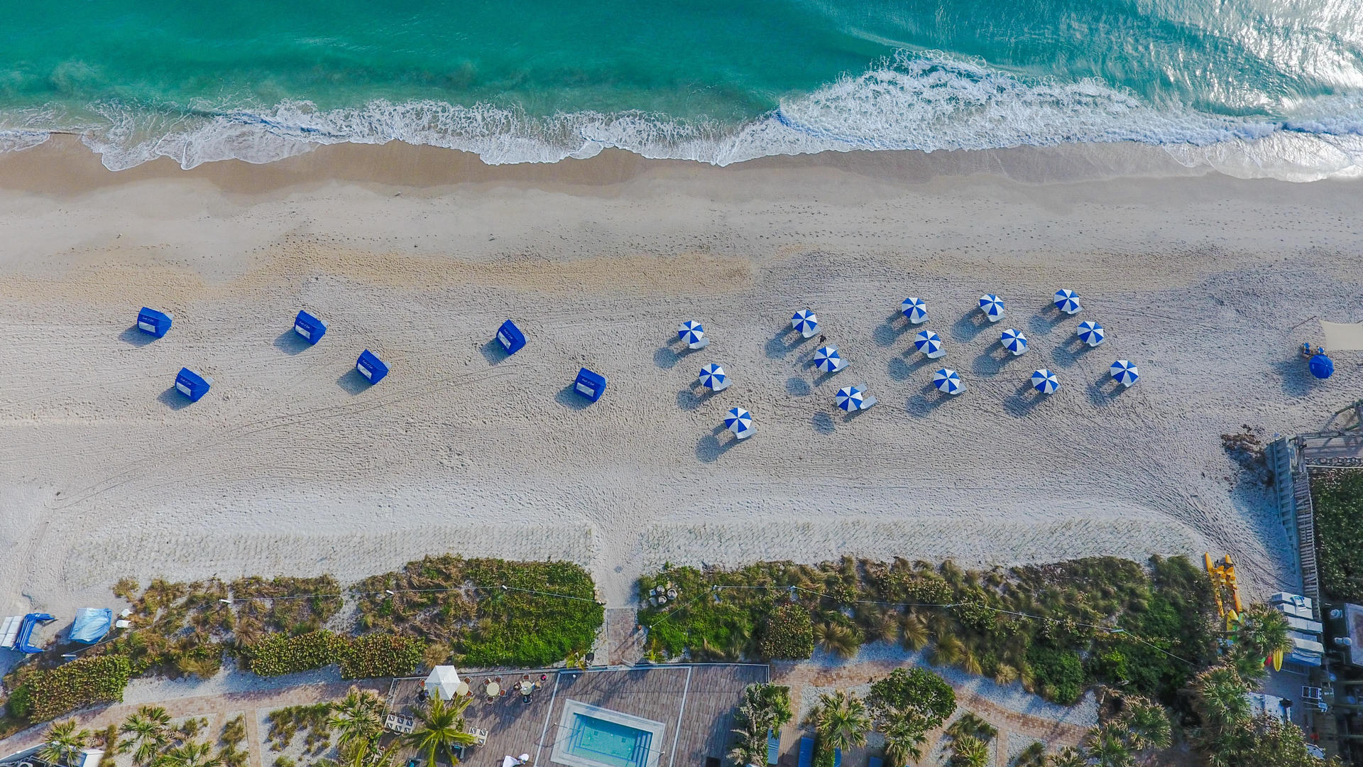 vero beach with Costa umbrellas